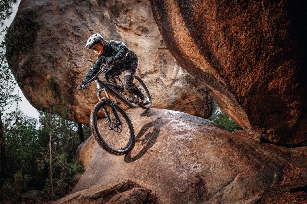 Kein weichgekochtes E-Mountainbike: Das Patron eRide verkraftet auch harte Geländeeinsätze. Selbst die brutalsten Abfahrten auf unserer Testrunde bei Santa Coloma nahe Girona meis­terte das Patron, ohne zu murren.