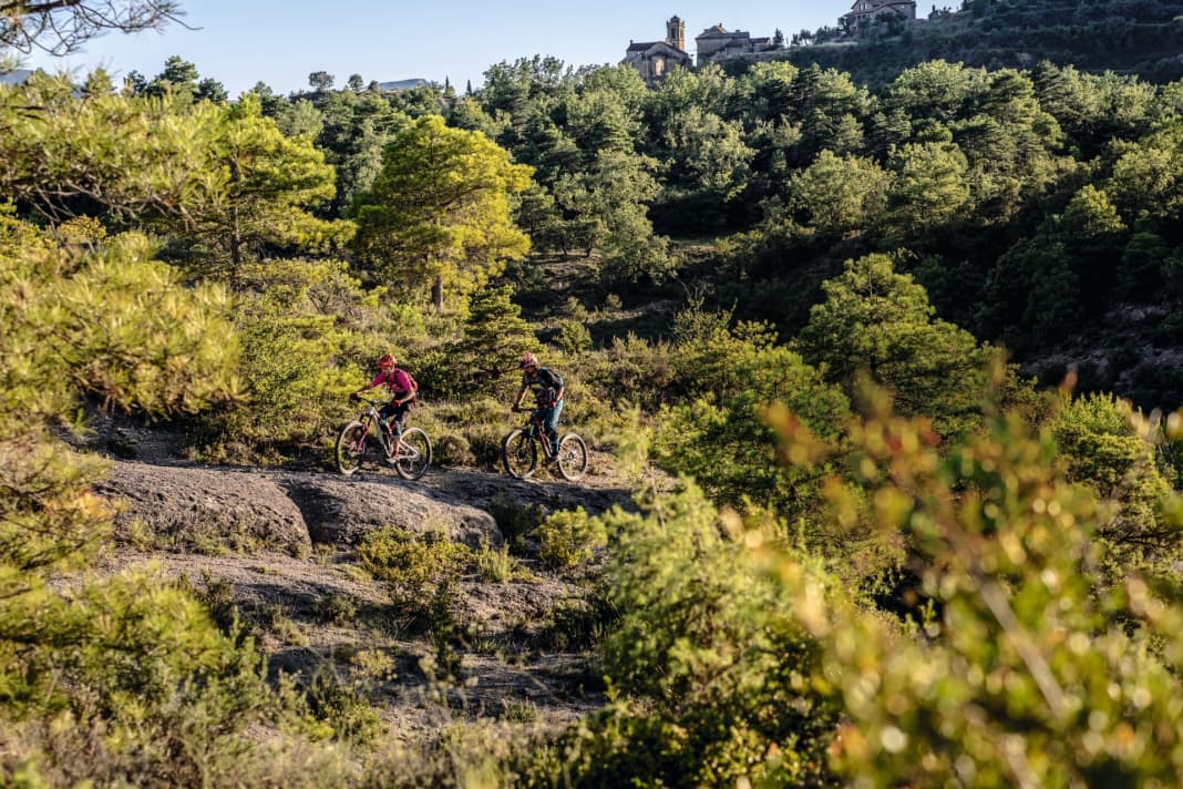 The best enduro area in Spain? Definitely the legendary Zona Zero in the centre of the Aragonese Pyrenees. Between deserted villages and lonely mountains, there are over 1000 kilometres of natural trails - rocky, rough, wild and exciting.