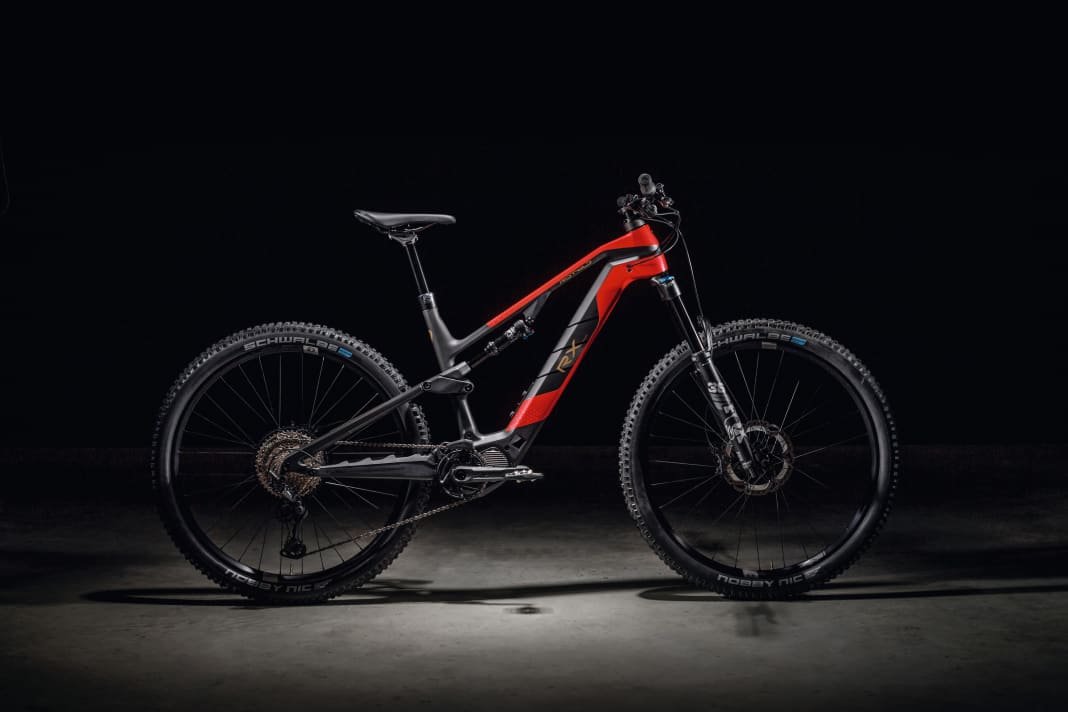 Rotwild's lightweight trail rocket R.X 375 Pro costs € 8999 and has an integrated dropper post from Eightpins on board.