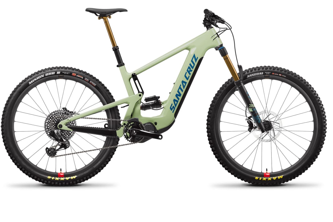 The top model Santa Cruz Heckler CC X01 AXS RSV costs 12999 euros. Fox Factory suspension, the classy Reserve carbon wheels with lifetime warranty and wireless Sram AXS drivetrain included.
