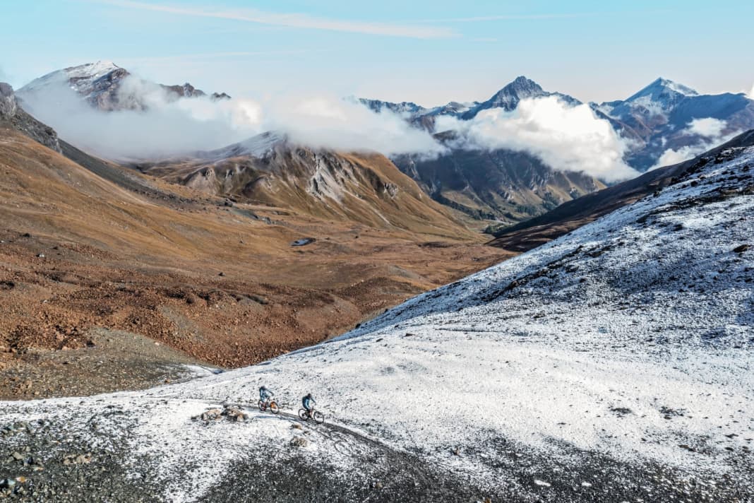 Engadin or the red planet? Crossing the 2730 metre high Fuorcla Champatsch makes you feel like you're on Mars.