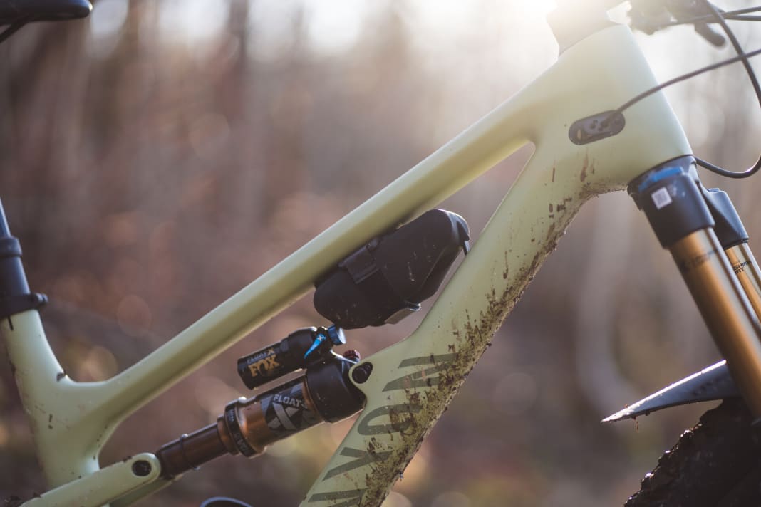 All models come with a modular storage compartment under the top tube. If you like to go out on short rides without a rucksack, you can stow CO2 cartridges, a tube or provisions here.