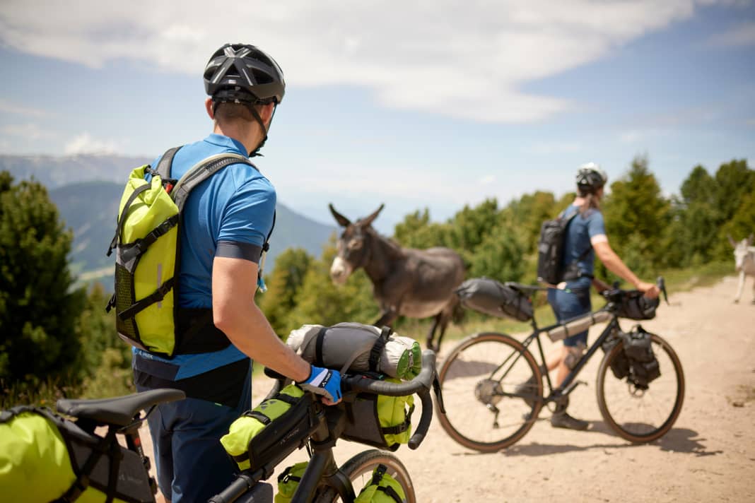 Die siebenteilige Vaude-Kollektion an Bikepacking-Taschen fasst insgesamt 42 Liter.