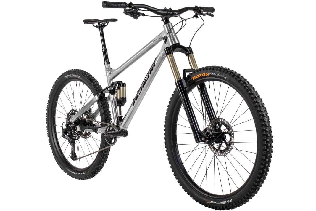The classic Horst-Link four-bar rear suspension with vertically mounted shock provides 160 millimetres of travel.