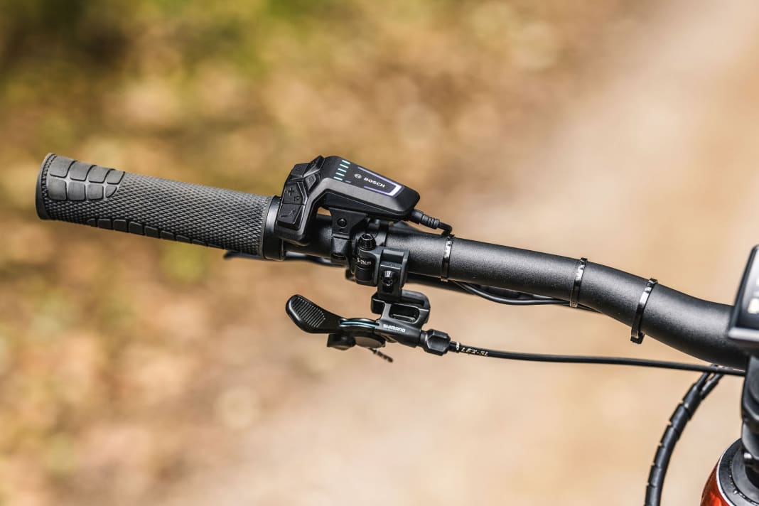 The Bosch remote LED is ergonomic and easy to operate. The battery level and speed are displayed with coloured LEDs.