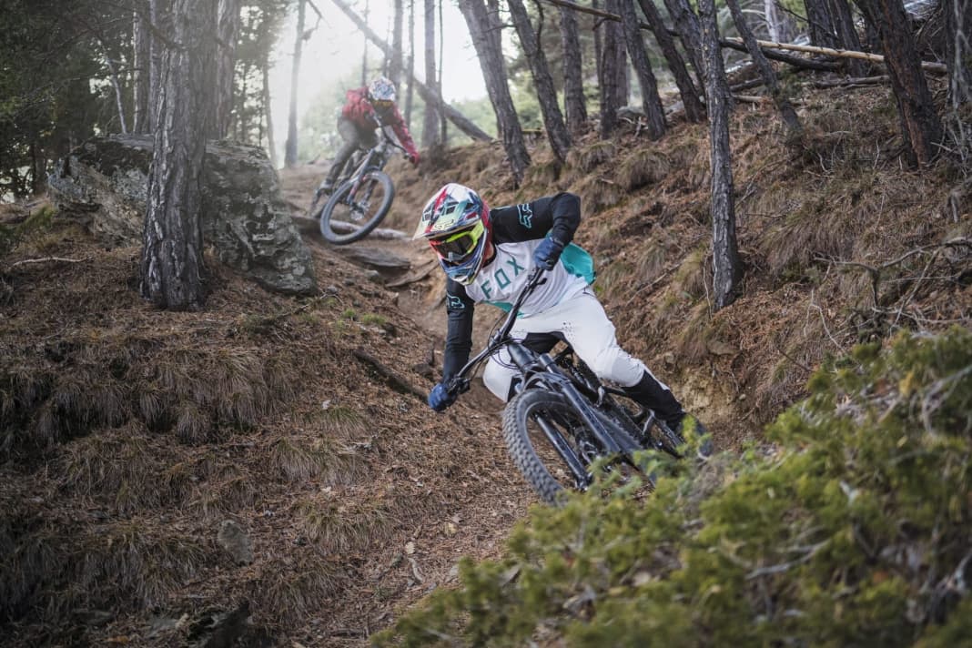 Whether expensive or inexpensive: the latest generation of enduro bikes promises superiority in any terrain. At least as long as it goes downhill.