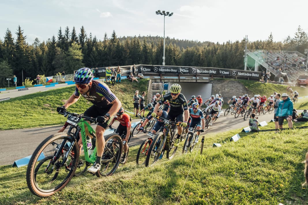 Luca Schwarzbauer in Führung. Von Beginn an dominierte er das Short-Track-Rennen.