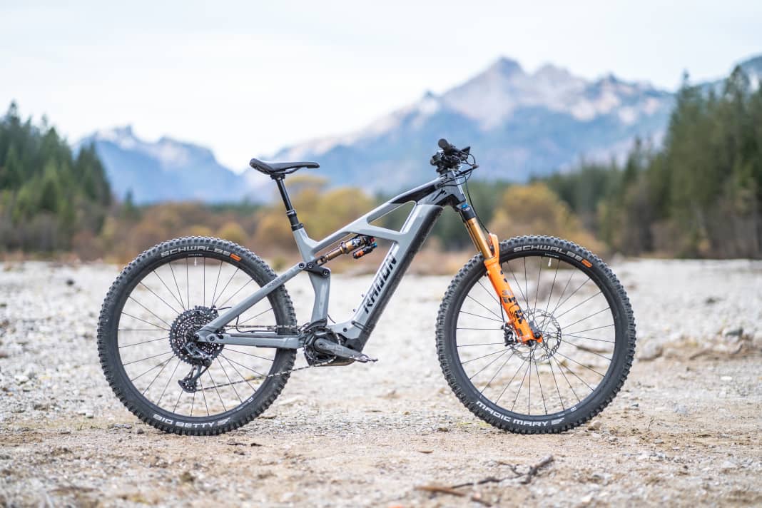 Radon Render 10.0 750 // Bosch Performance CX Smart (750 Wh) // 5999 euros // 24.3 kg (size L) // 29 inch // 160 / 140 mm