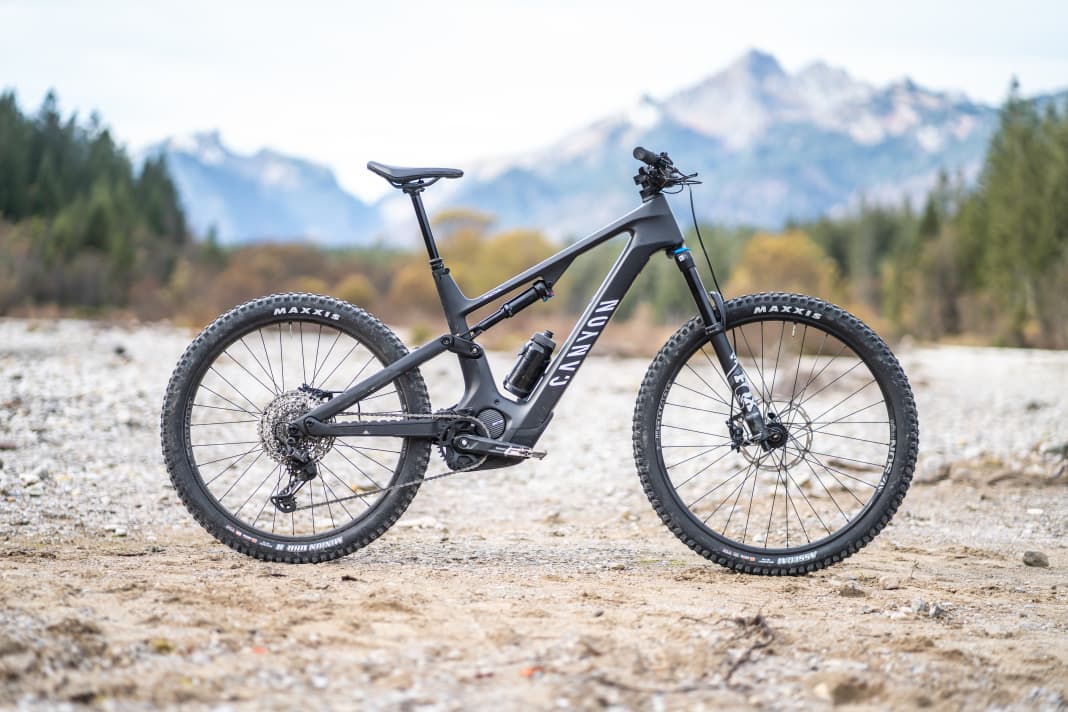 Canyon mtb hot sale e bike