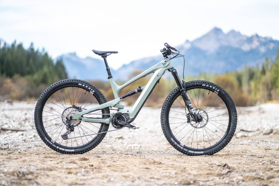 YT Industries Decoy 29 Core 3 // Shimano EP8 (540 Wh) // 5999 Euro // 23.9 (size L) // 29 inch // 150 / 145 mm 