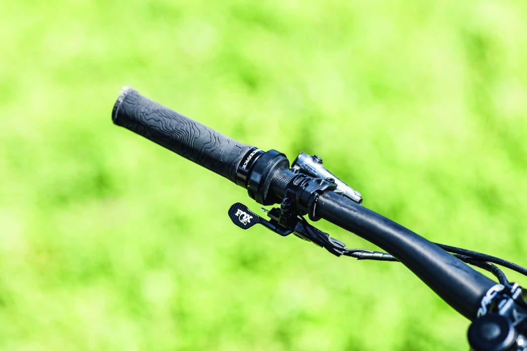 Good idea, poorly implemented. The operating logic of the Ring Control on the handlebars is great. Unfortunately, the pressure is not very defined and the feedback when pressed is weak. For us, the control lever is the weak point of the Ride 60.