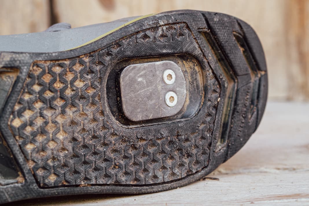 Wenn die großen Metallplatten auf einen eh schon cleinen Cleat-Kanal stoßen, leidet der Verstellbereich