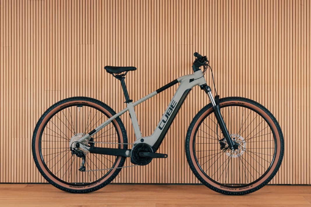Cube hybrid e top bike