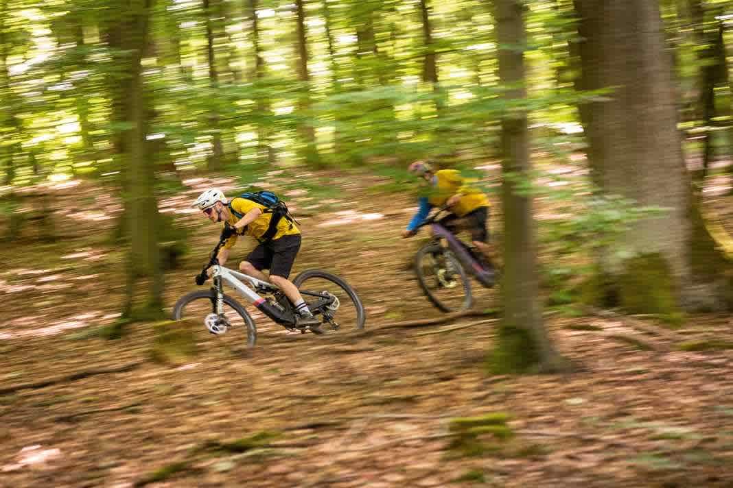 Kelheimer UrTrails: Als ehemalige Enduro-Racer fühlen sich Ludwig Döhl und Maxi Dickerhoff auf ungeschminkten Natur-Trails am wohlsten.