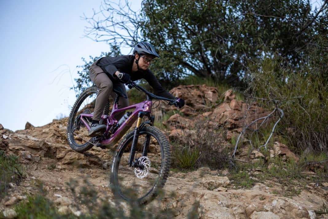 Liv Intrigue-X and Intrigue-X-Advanced: New mid-travel trail bikes for women
