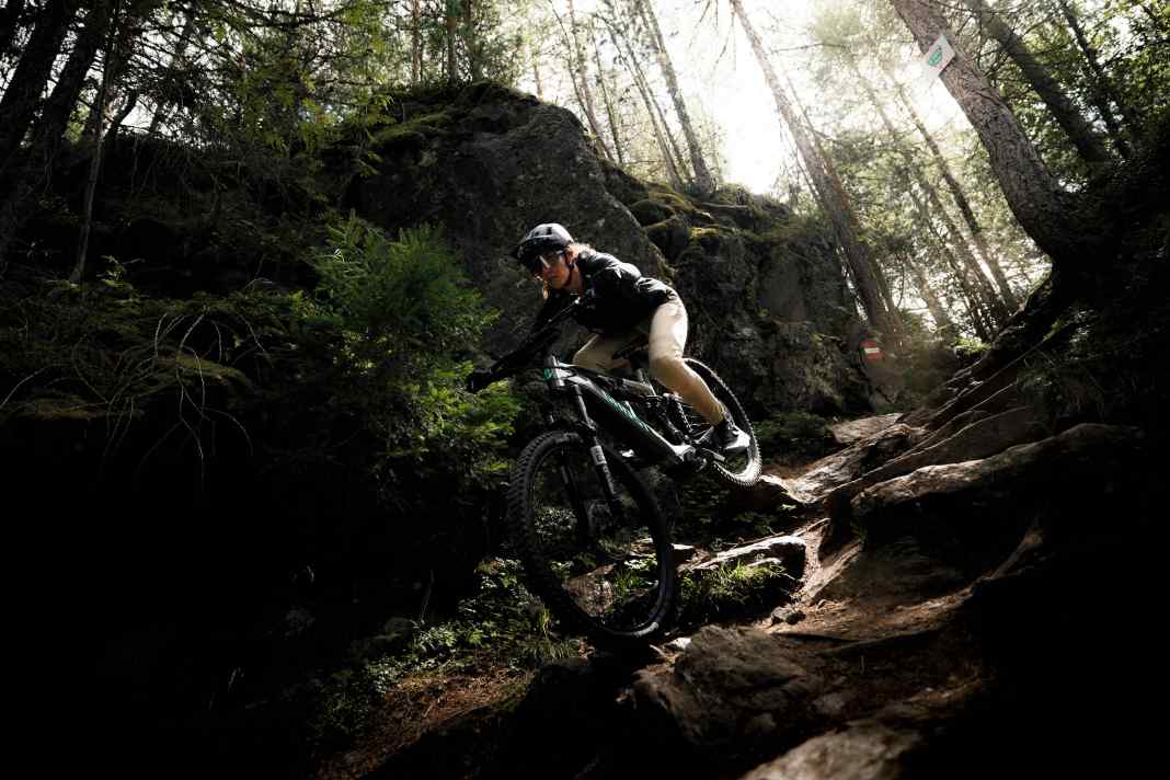 With 160/150 millimetres, the Ghost ESX High is a classic E-All-Mountain.