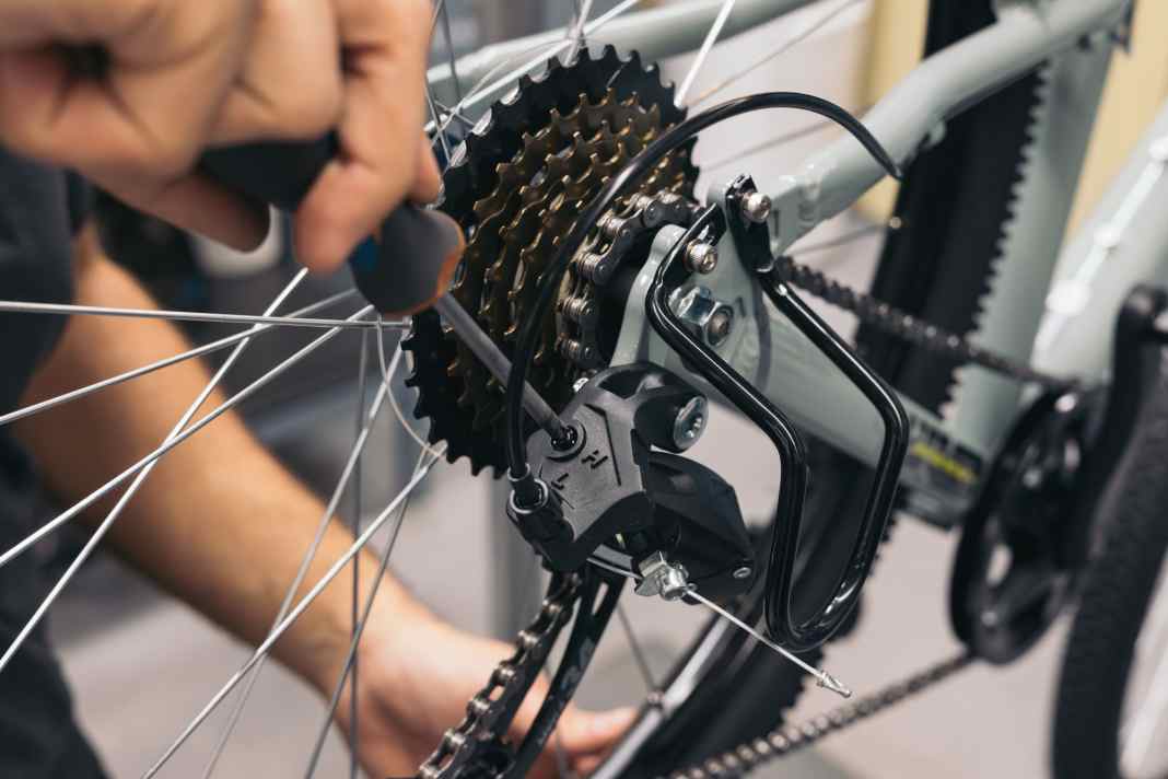 You don't have to visit the workshop for every small adjustment to the gearstick.