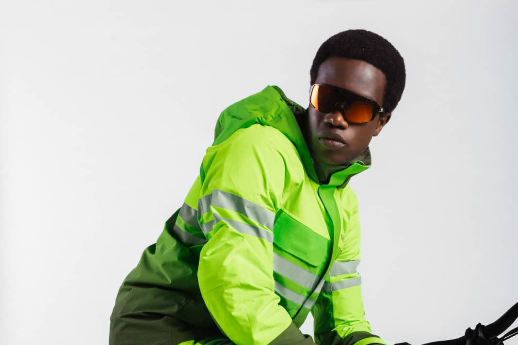 With the Commuter Impact Suit, Dutch manufacturer Agu has developed an innovative rain suit with integrated protectors.