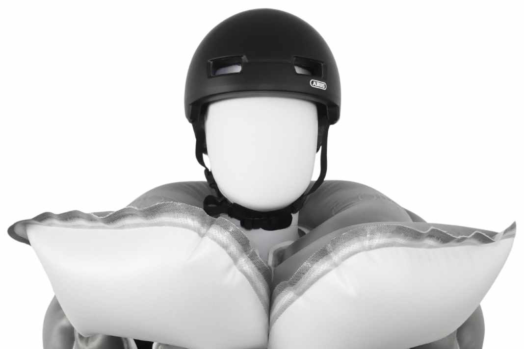Fahrrad Airbag Der AirRide Airbag Rucksack schutzt in Millisekunden beim Crash BIKE