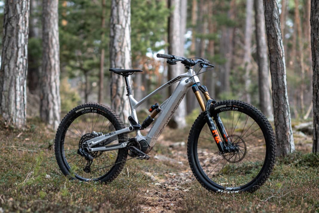 Alutech eFanes nextGen AXS // Shimano EP801 // 630 Wh // 170 mm // 29/27.5 inches // 23.7 kg // 10,445 euros