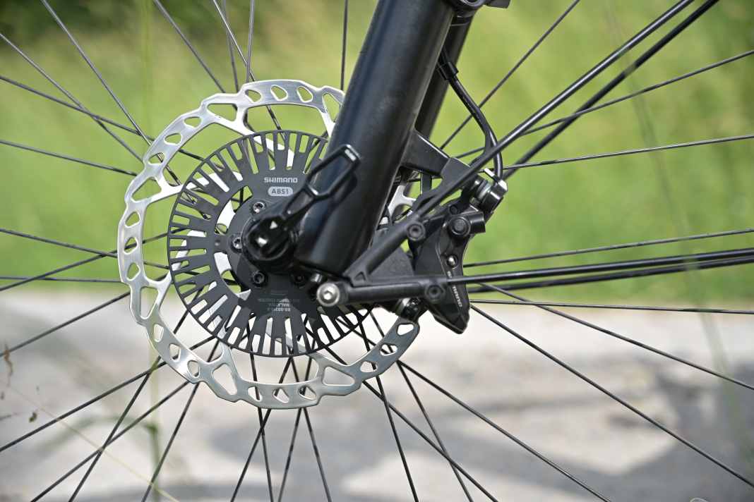 For the first time, Bosch ABS is also available in combination with the popular brakes from Shimano. From the affordable MT200 to the top stopper XTR.