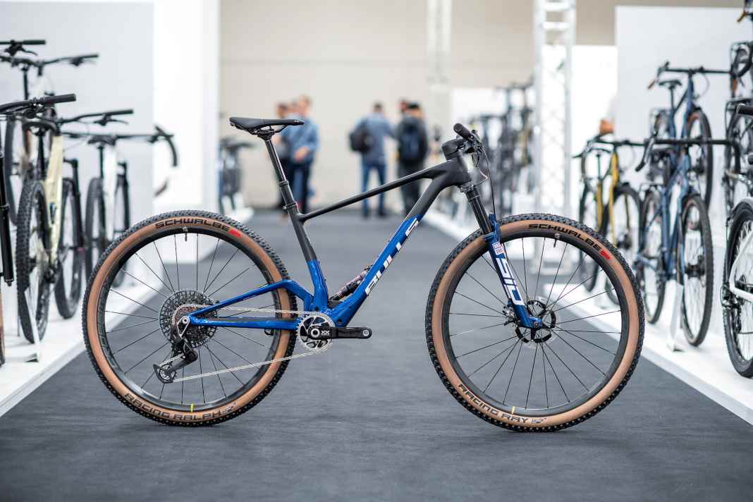 The Bulls Wild Edge is the bike of choice for racing - from marathon to cross country. With 120 millimetres of travel, the bike should also cut a fine figure on sporty, fast tours.