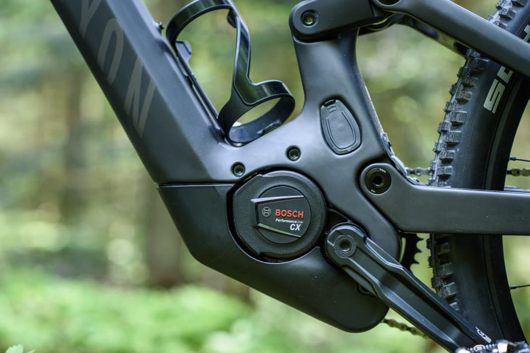 Bosch instead of Shimano: The new Neuron:On is powered by the powerful Performance CX. The aluminium predecessor was powered by EP8.