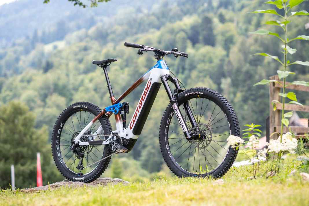 The E-Power RS 160 Factory is the new technology flagship from Corratec with the new Bosch motor. Price: 8499 euros.