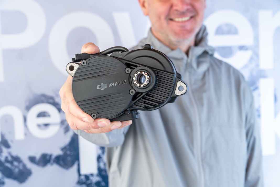 The new Avinox motor from DJI. The manufacturer promises 2.52 kilograms, up to 120 Newton metres and 1000 watts at peak power.