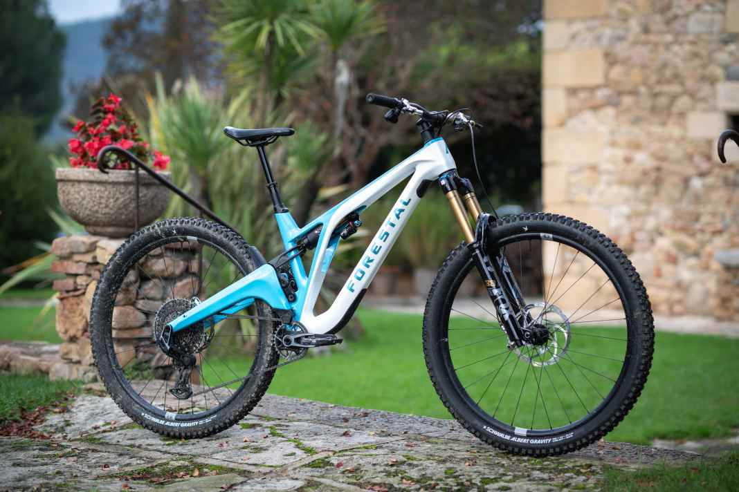 With the Siryon, Forestal presents the first enduro bike without an engine in the company's history.