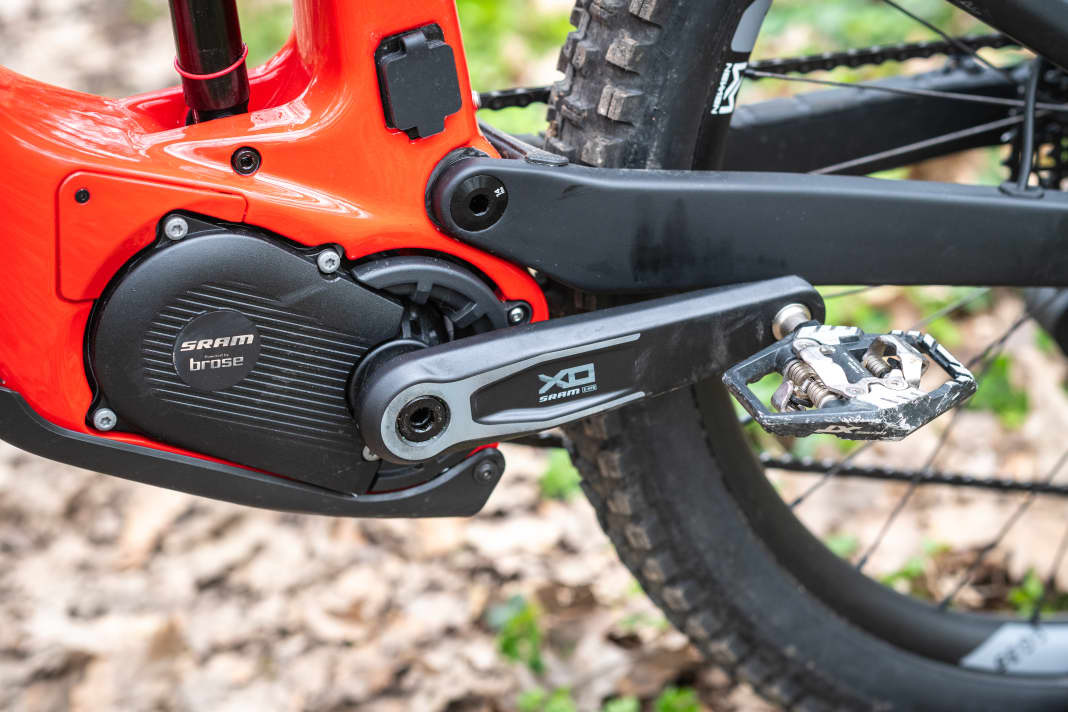 Mit 90 Newtonmetern bietet der Brose-Antrieb viel Dampf und klappert bergab nicht. Das ist super! Leider ist der Brose im GasGas nicht ganz so leise, wie in anderen Bikes.