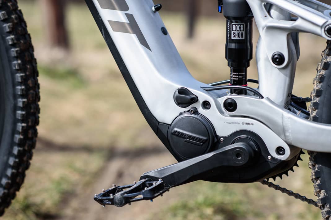 Der Giant Syndrive Pro 2 bietet 85 Newtonmeter und baut deutlich schlanker als sein Vorgänger. Das vergrößert die Bodenfreiheit und ermöglicht eine Rahmenkonstruktion mit tieferem Tretlager.