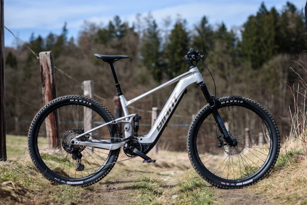 Giant Stance E+ 0 Pro // 5499 euros // 25.18 kg (size L) // 29 inch // 140/125 mm