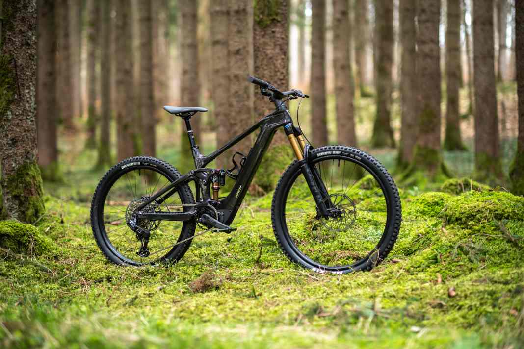 With the V2, Giant presents the new version of the Trance X Elite light e-MTB.