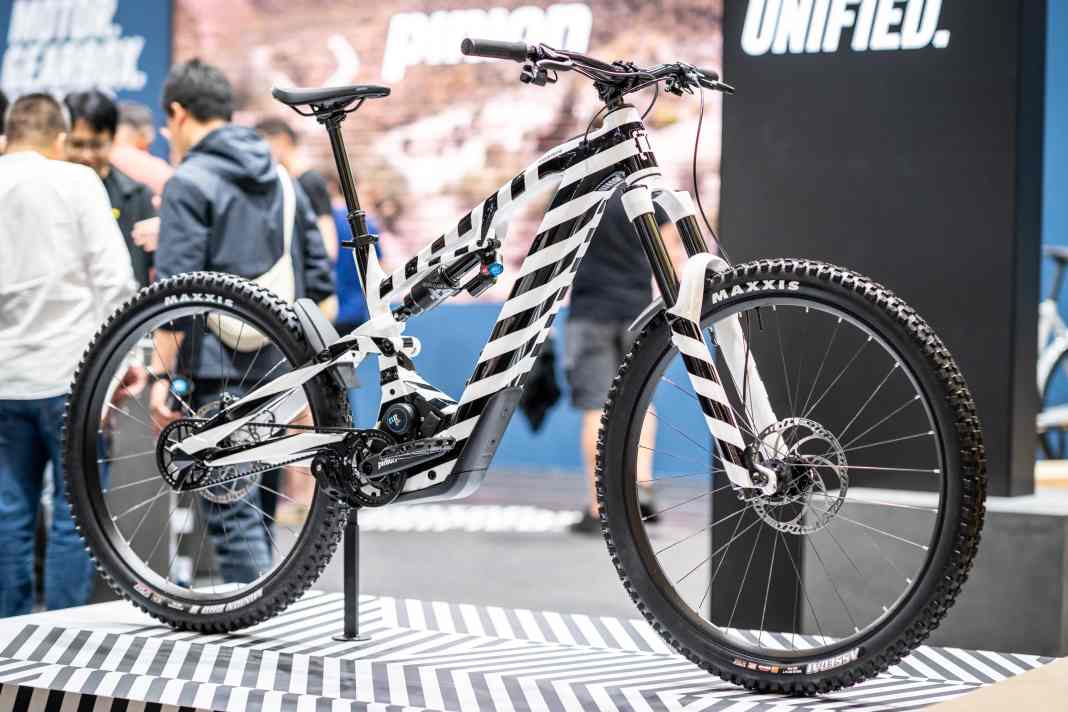 Still a study but already very close to the production bike. The Moustache Box 46 with Pinion drive.