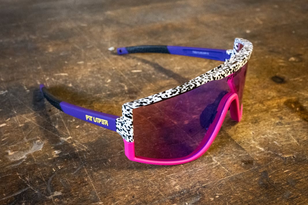 Die Pit Viper Try-Hard in der Farbe "The Son of Beach" mit Vollrahmen und hellem Glas.