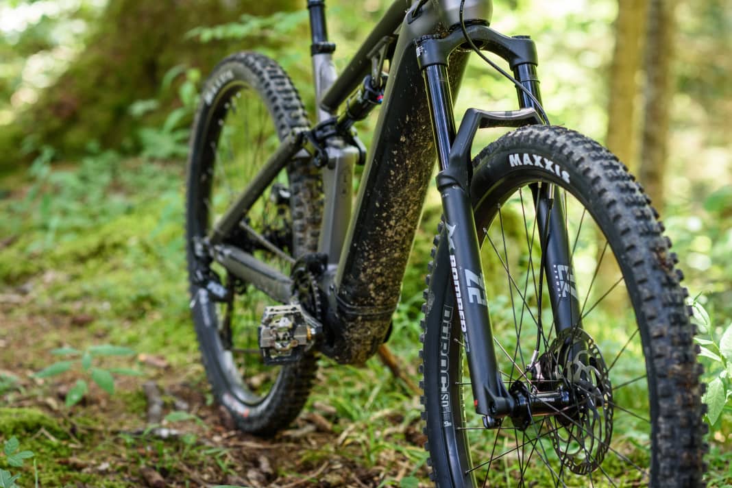 The Marzocchi Z2 incorporates technology from Fox.