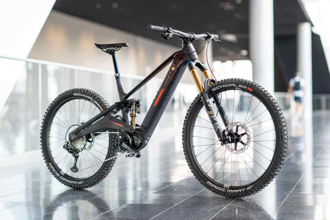 The Rotwild R.EX is the new premium all-mountain bike from Dieburg: a big battery, really light and short chainstays sound promising.