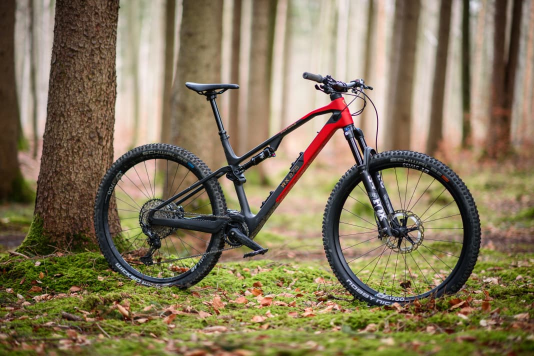 Where is the e-bike? Never before has an e-mountainbike had such a slim silhouette! Rotwild's R.X 275 makes it possible.