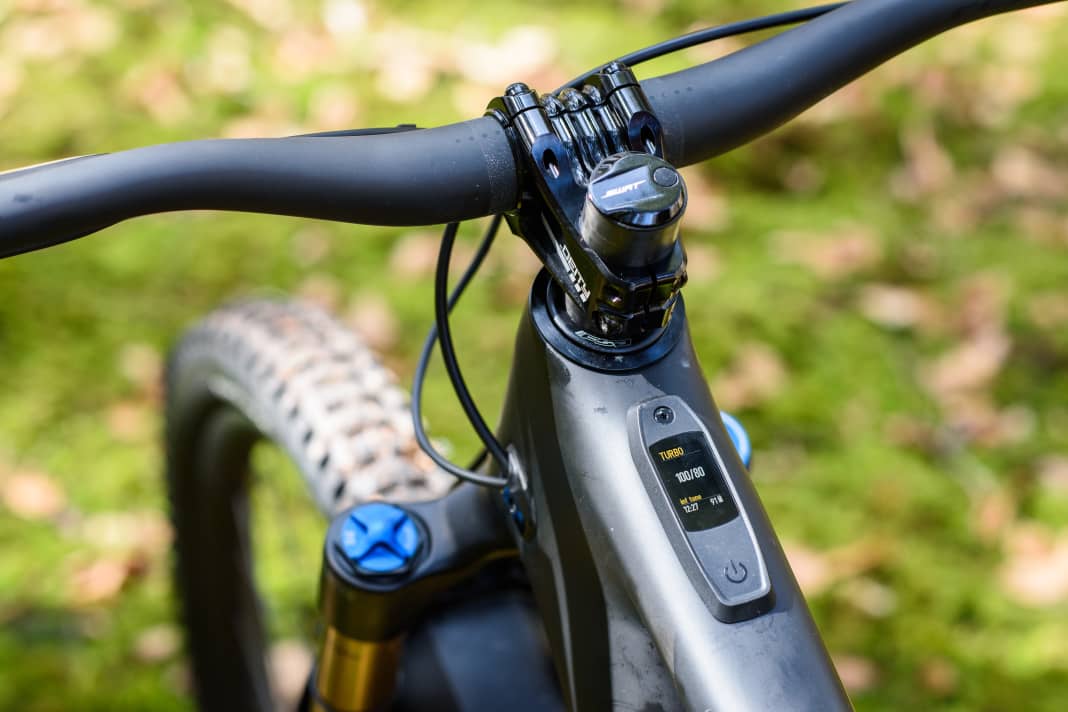 Bis zu drei Datenfelder lassen sich auf einer Ansichtsseite individuell platzieren. Am Remote kann zwischen den Seiten gewechselt werden.