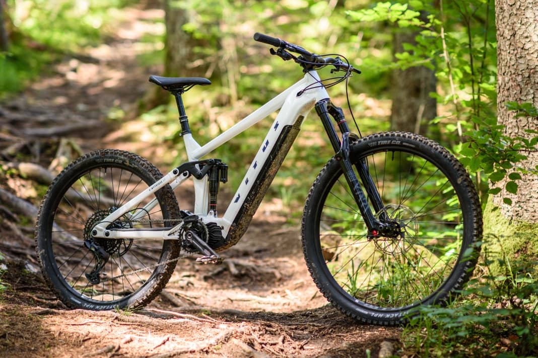 Vitus E-Mythique LT // Bafang M510 // 630 Wh // 170/160 mm// 29/27.5 inch // from 3799 euros