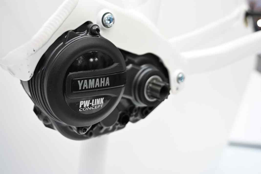 Der PW-Link ist der neue Motor von Yamaha. Das Gehäuse wird sich noch leicht verändern, die Form aber sehr ähnlich bleiben. Mehr Power und neue Bedienteile sind geplant.