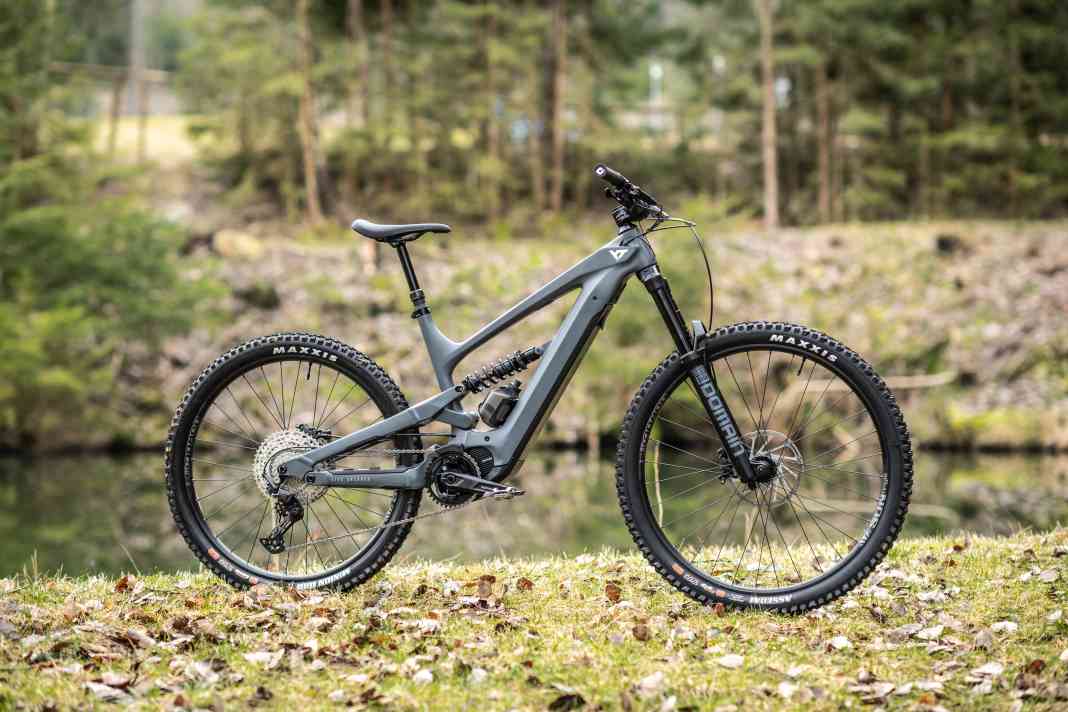 YT Decoy Core 1 MX // Shimano EP6 // 540 Wh // 170/165 mm // 29/27.5 inch // 25.6 kg