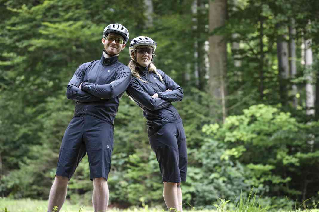 With the Elements, the Italian manufacturer Alé sends an inexpensive rain jacket for men and women to the test.