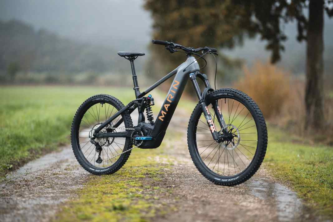 Bosch motor, short chainstays, robust equipment: the Marin Alpine Trail E is all about downhill fun.
