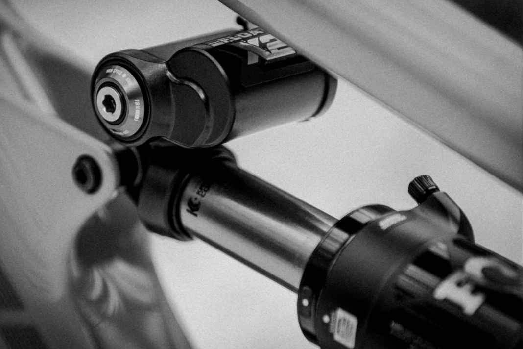 Das Startgewicht des Float X2 in der Größe 210 x 55 Millimeter liegt laut Hersteller bei 720 Gramm.