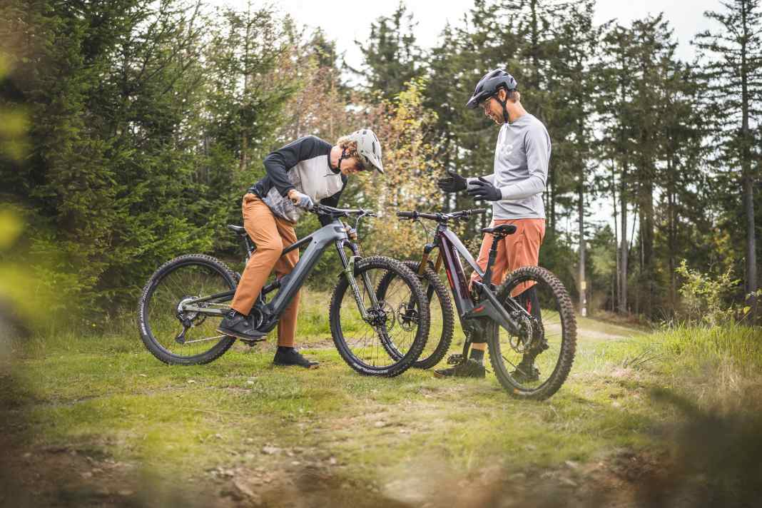 Seeking and sharing experiences: This is routine in the adventure society and everyday life on a mountain bike.