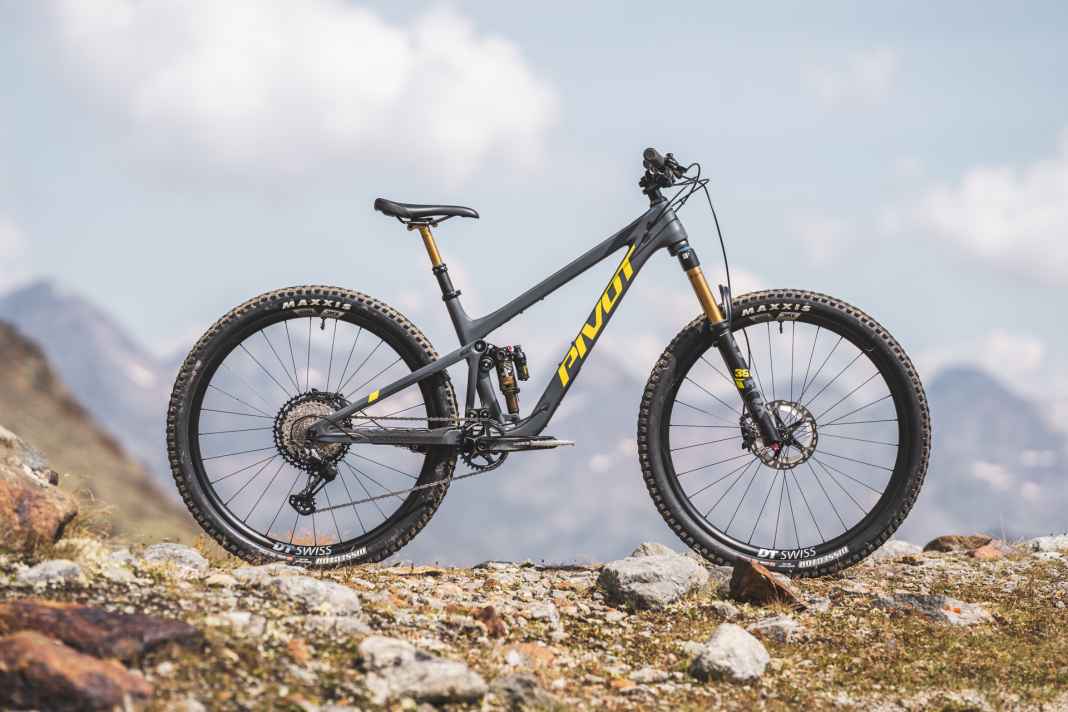 Pivot Trail 429 Pro Enduro //13.43 kg // 140/120 millimetre suspension travel // 29-inch // 9299 euros // carbon