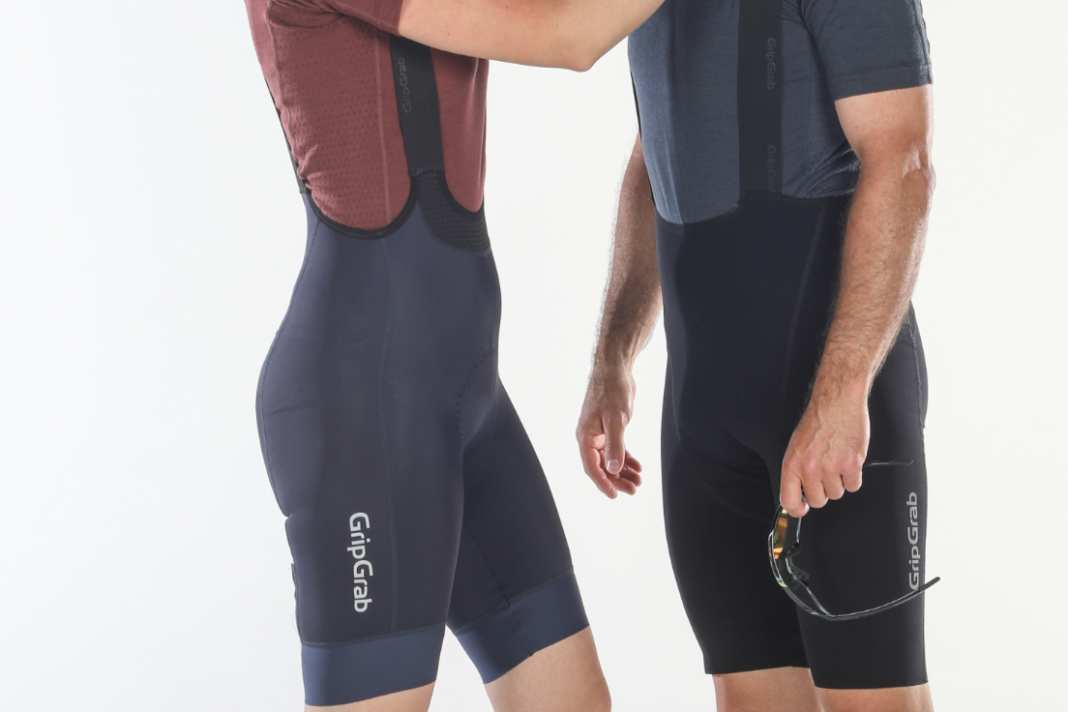 Wer sein Glück im Sattel sucht, braucht vor allem eins: die passende Fahrradhose. Wir haben 22 Bib Shorts für Frauen und Männer getestet