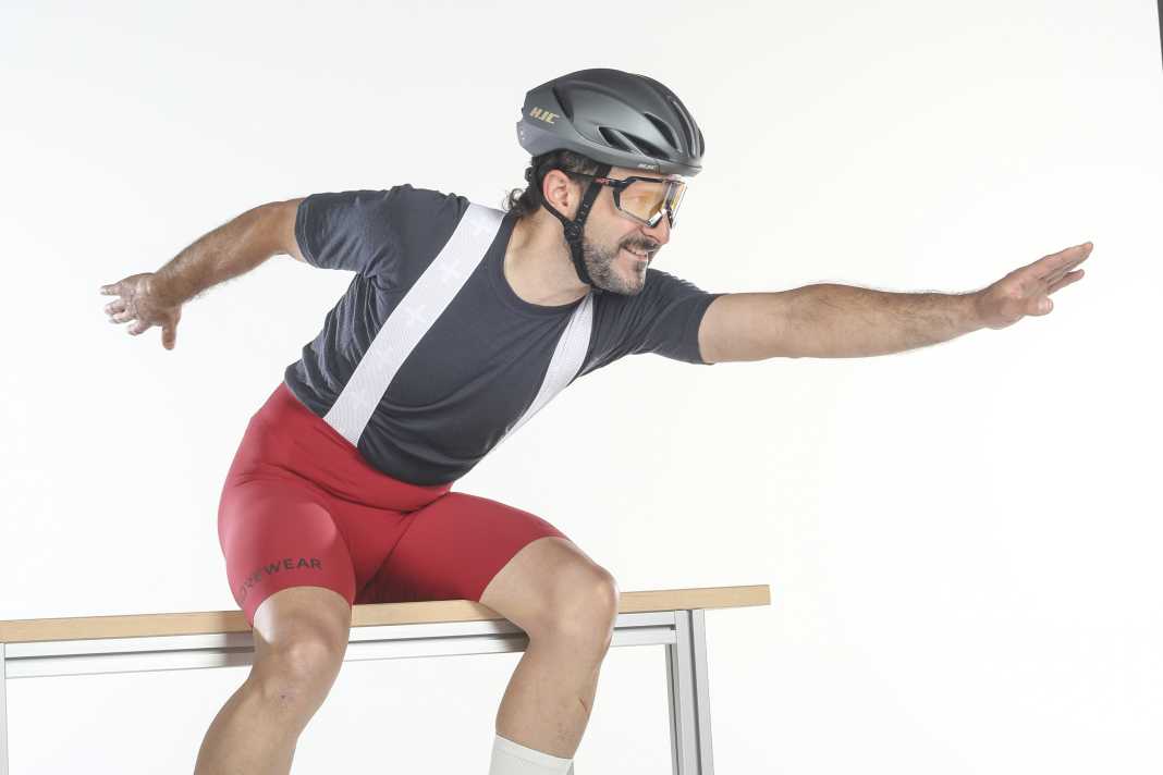 So findest du die richtige Radhose: Wir zeigen die 5 Kriterien, mit denen du die ideale Bib Shorts für entspannte Stunden im Sattel auswählst.